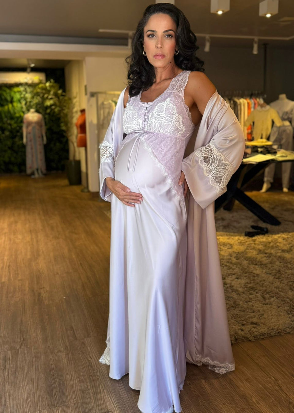 Conjunto Gestante Longo em Cetim Gloss Lilás com Renda Branca