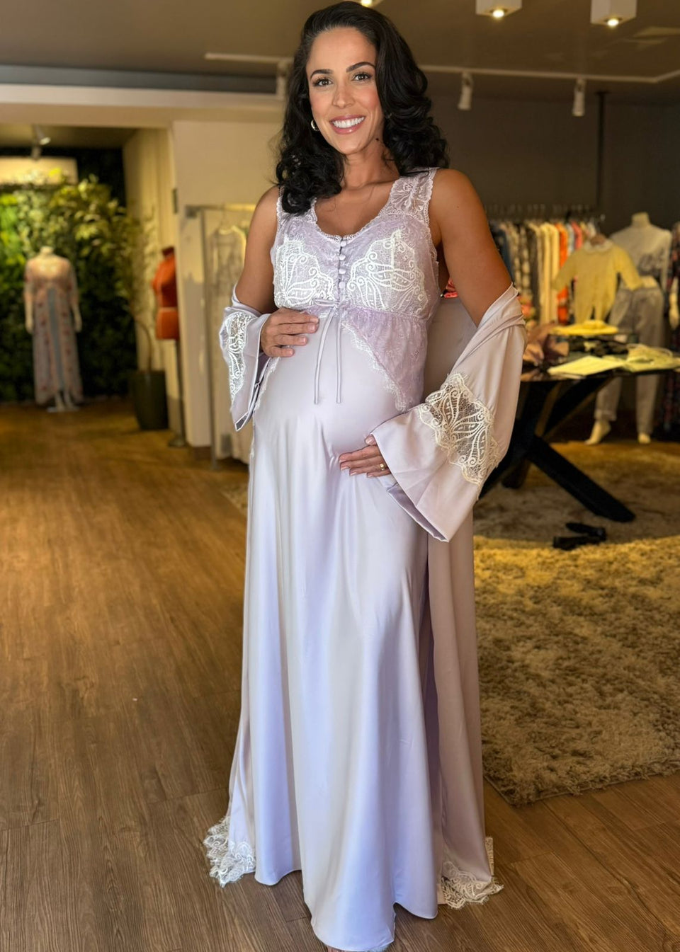 Conjunto Gestante Longo em Cetim Gloss Lilás com Renda Branca