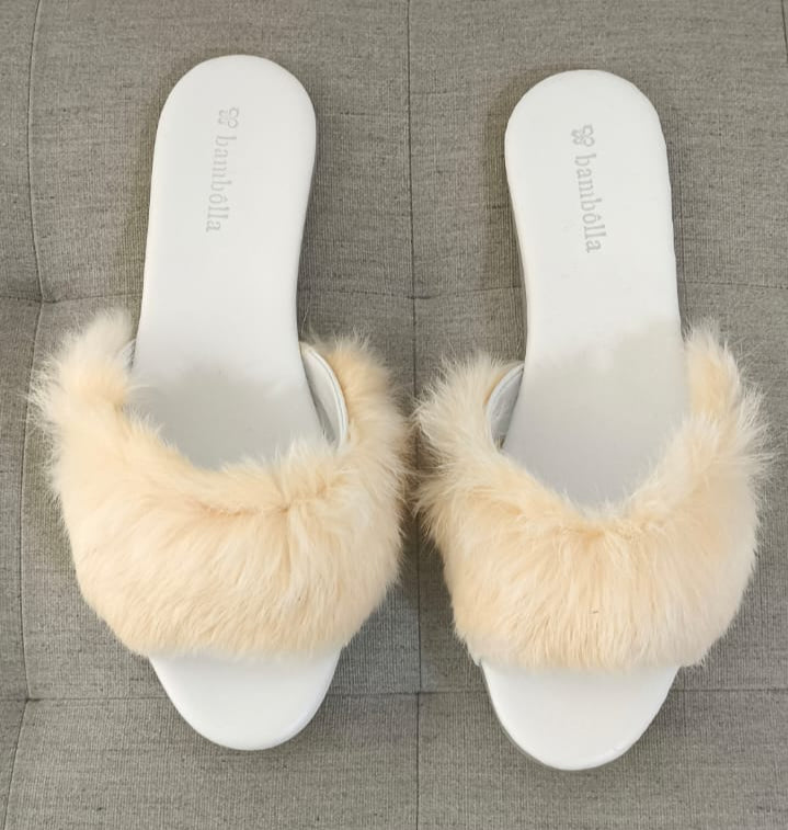 Chinelo De Quarto Flat Pluminhas Off White