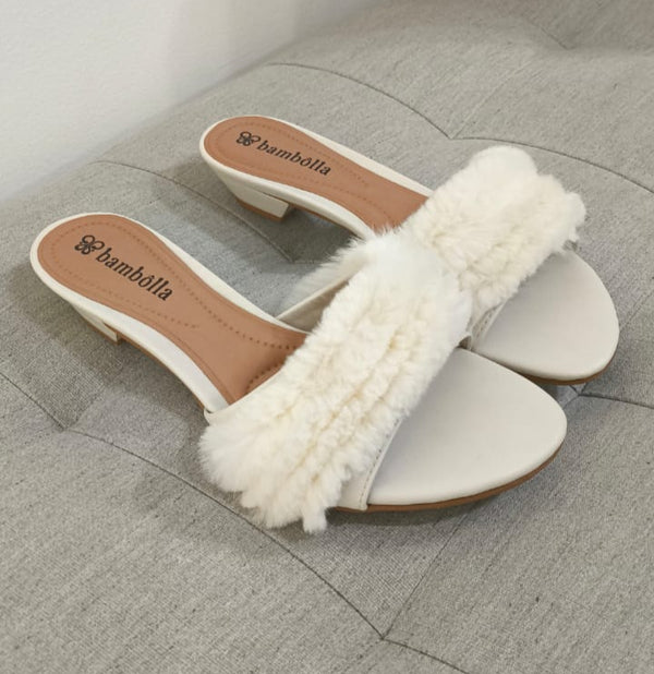 Chinelo De Quarto com Saltinho e Pelinhos Off White