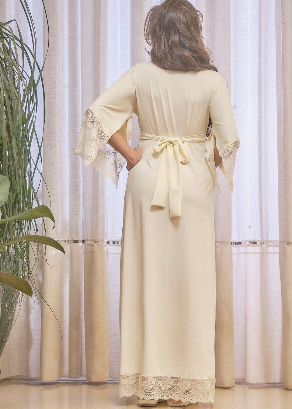 Kaftan Longa Lisa com Renda Marfim Luz